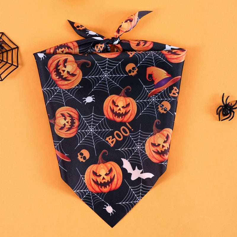 Les deux bandanas d'Halloween du lot