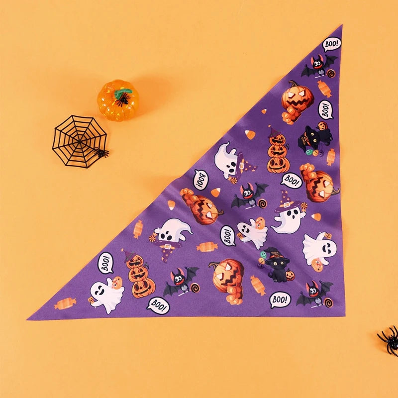 Bandana orange à motifs citrouilles posé à plat