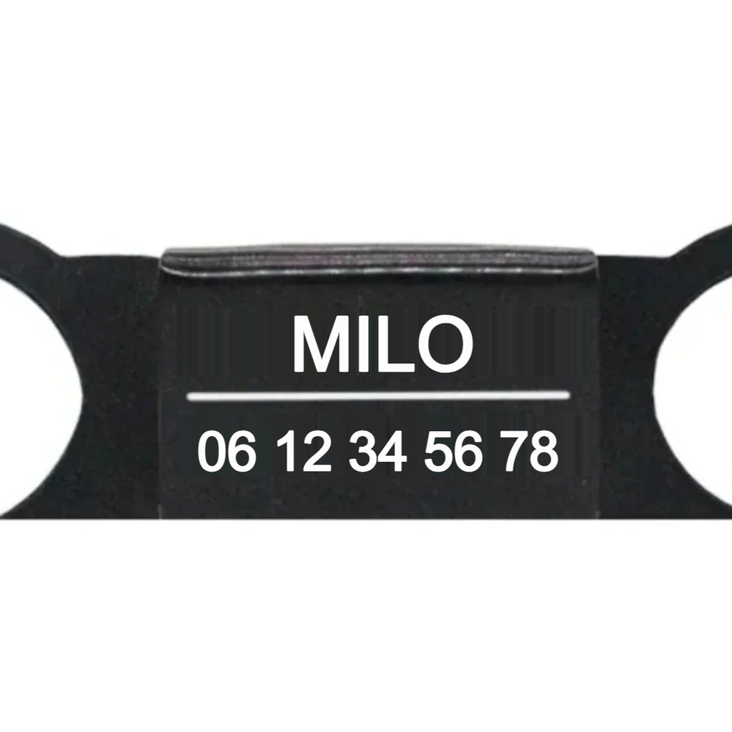Médaille gravée silencieuse noire : exemple de gravure avec le nom Milo et un numéro de téléphone